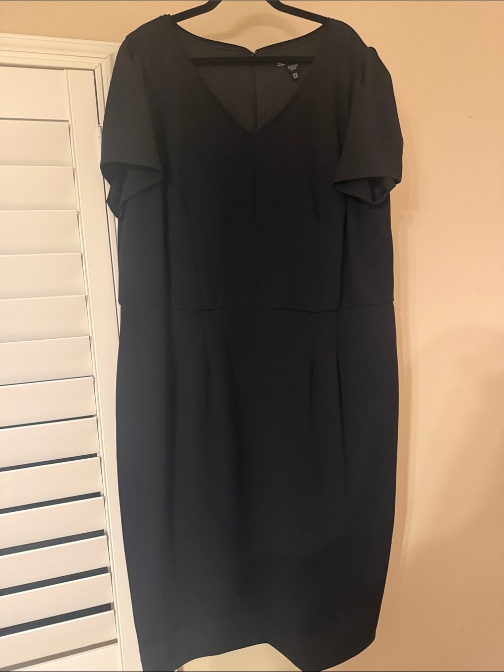 Maggy London Black V-Neck Midi Dress